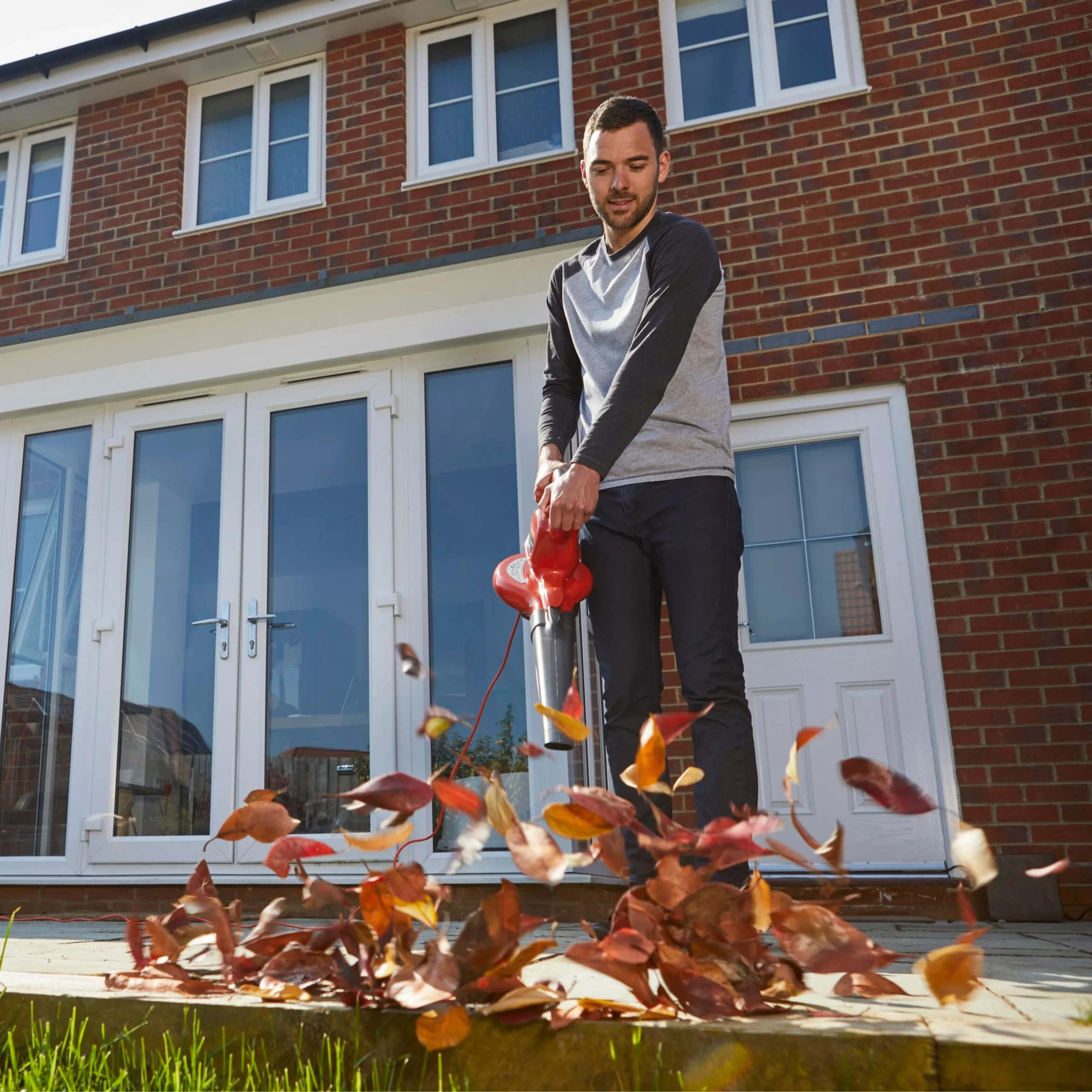 Flymo PowerVac 2700 Corded 2700W 100-230V Blower & Vacuum - Image 4