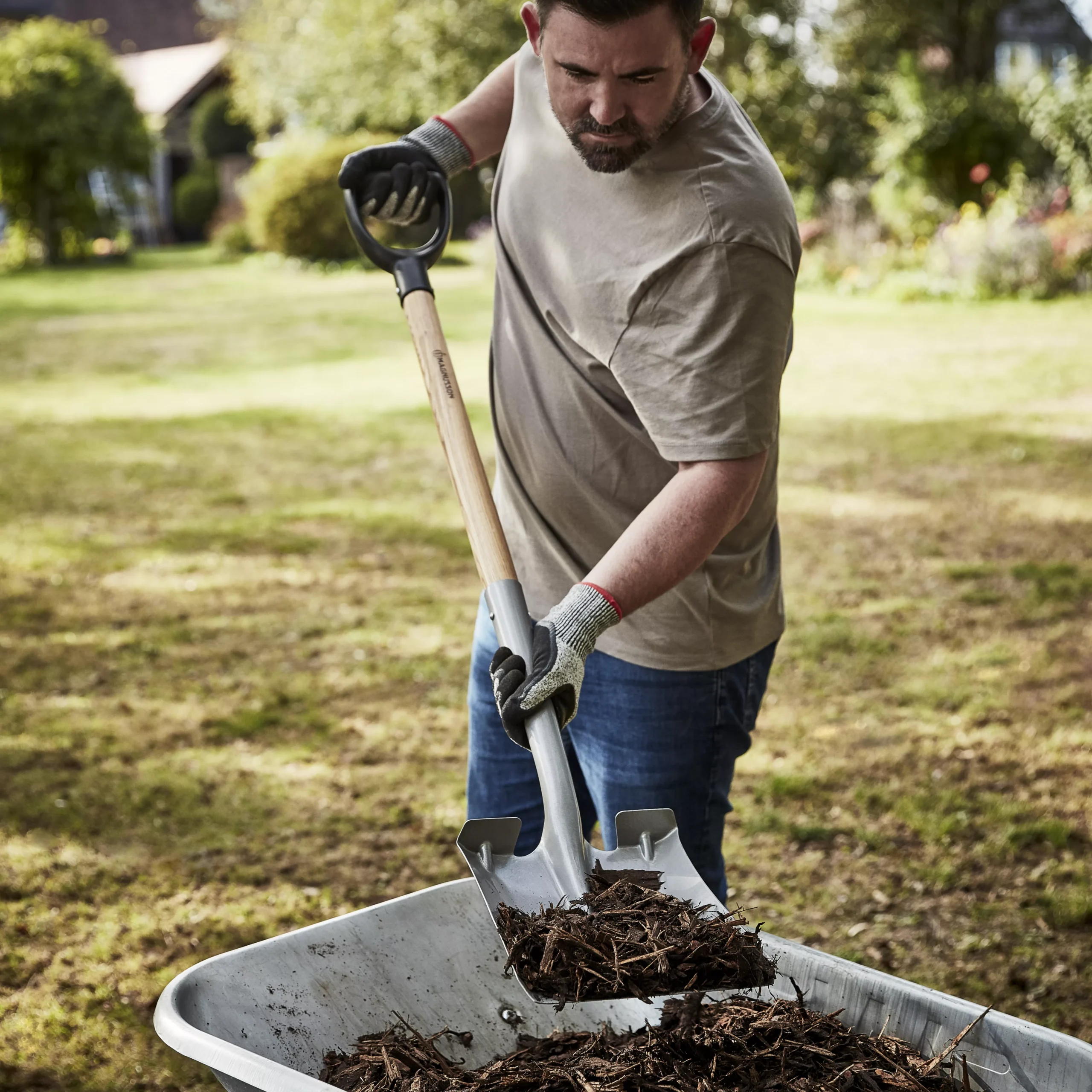 Magnusson Wooden Square D Handle Shovel - Image 5