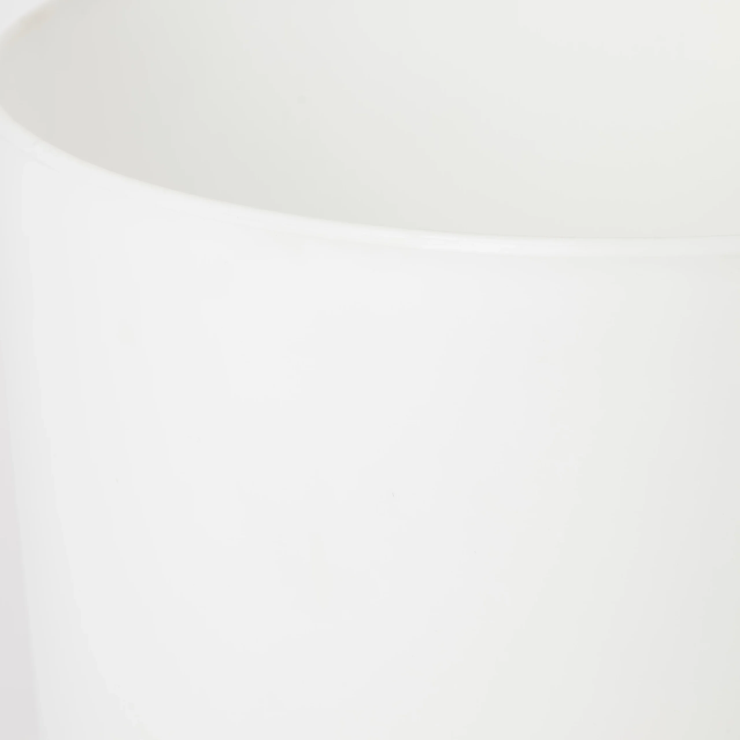 White Ceramic Round Plant Pot (Dia)21.5cm - Image 2